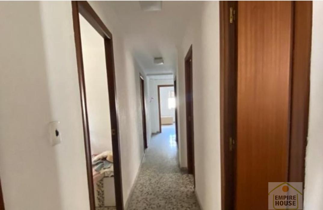 For sale of flat in Carcaixent