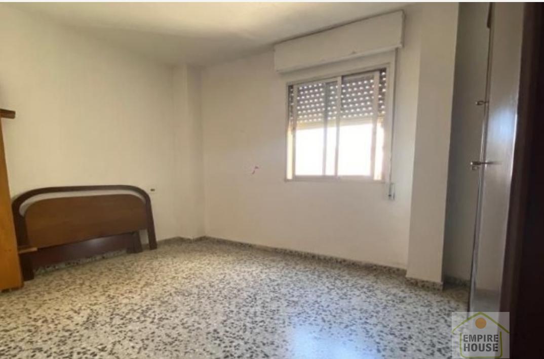 For sale of flat in Carcaixent