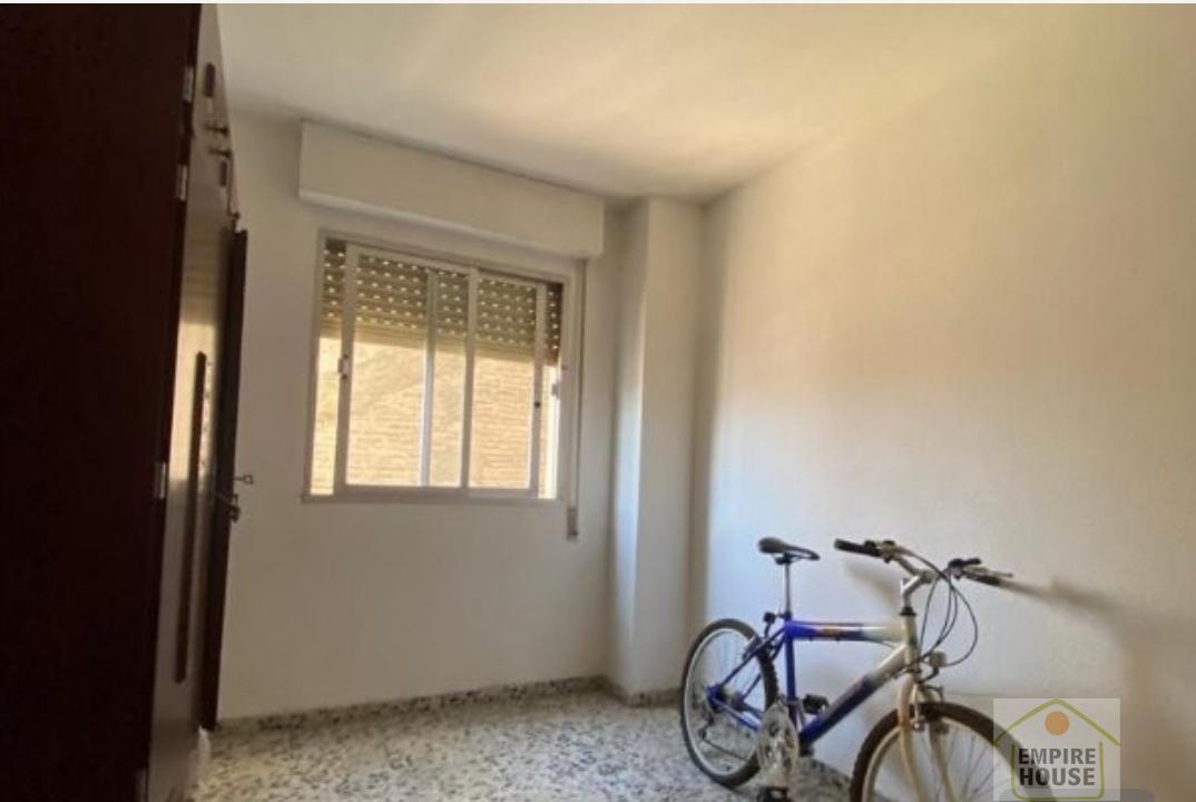 For sale of flat in Carcaixent