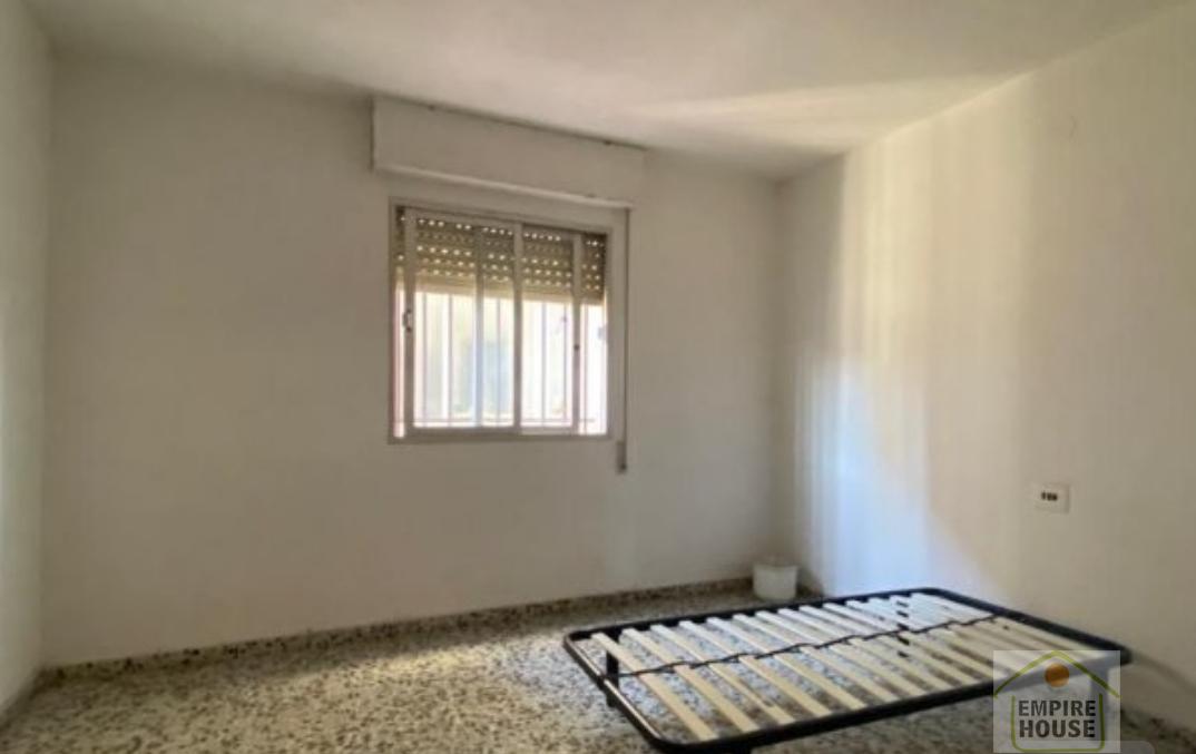 For sale of flat in Carcaixent