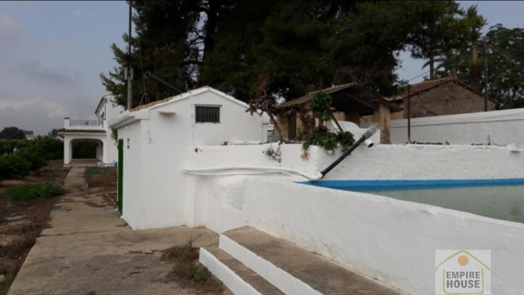 For sale of chalet in Alzira