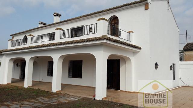 For sale of chalet in Alzira