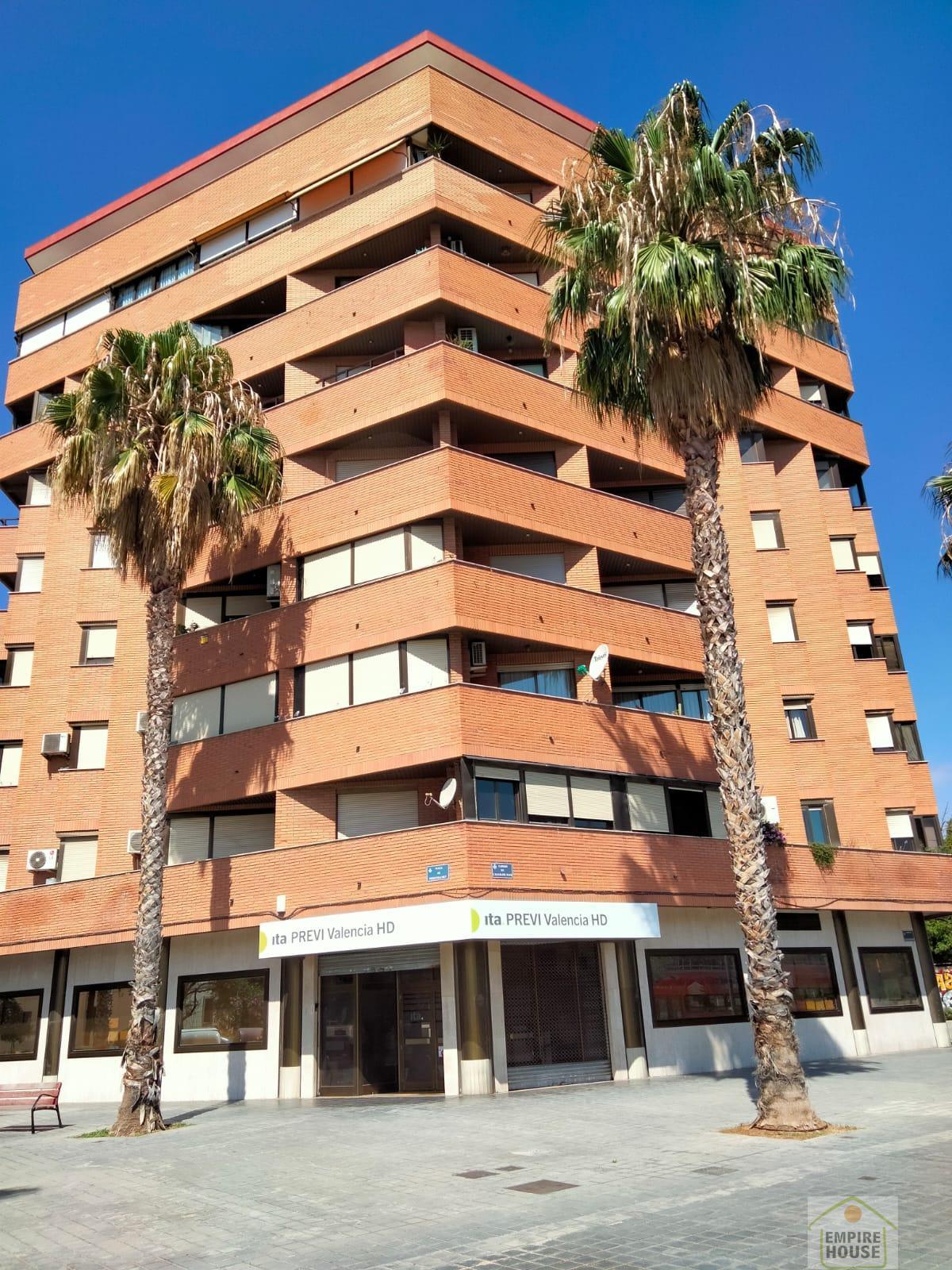 For sale of flat in Valencia