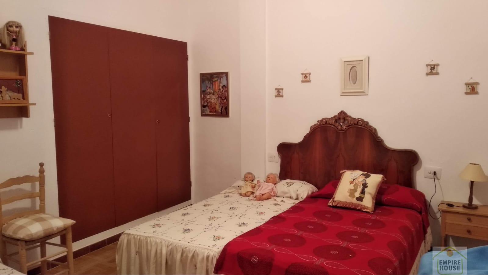 For sale of house in Alcalá del Júcar