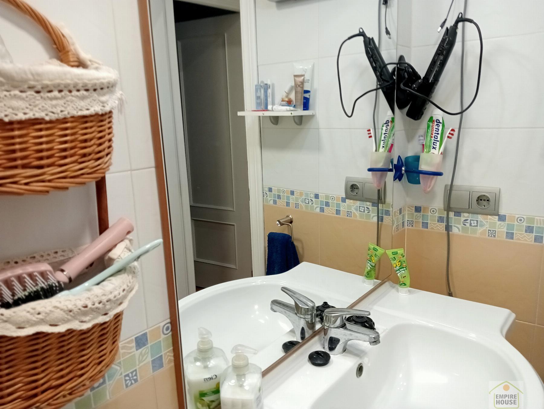 For sale of flat in Torrent