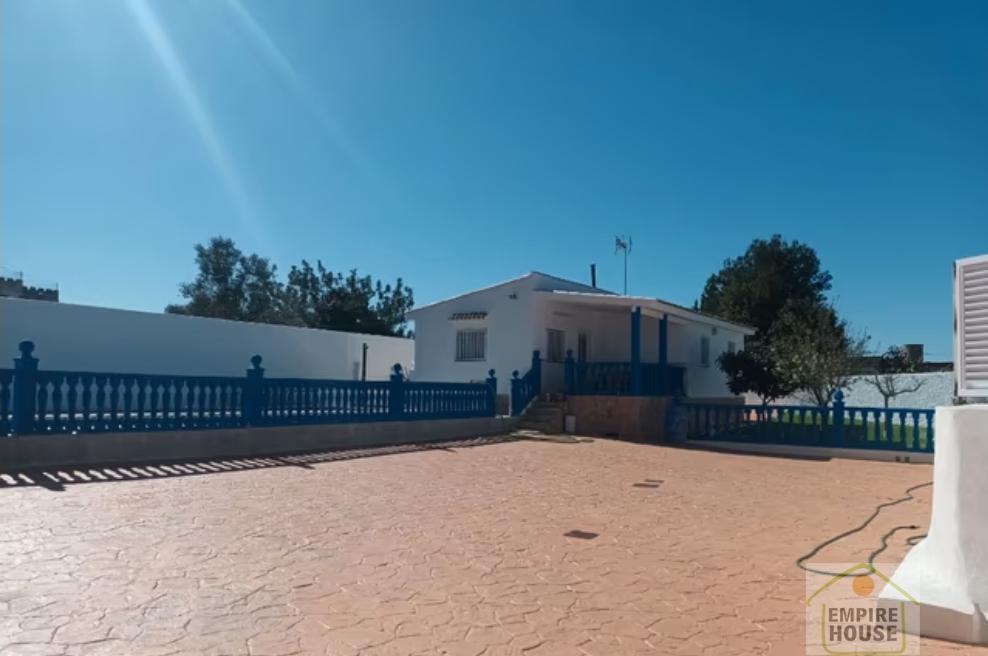 For sale of chalet in Godelleta
