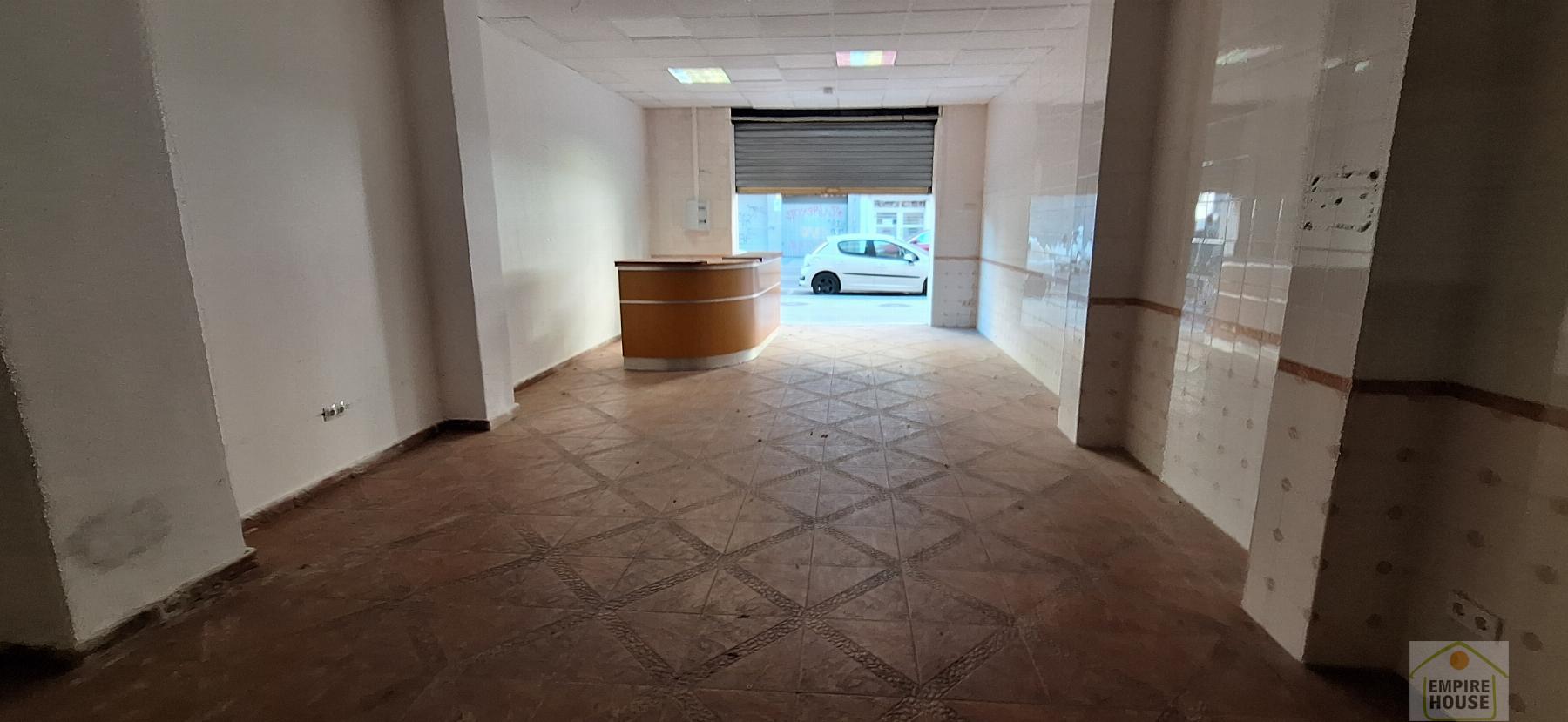 For sale of commercial in Massanassa