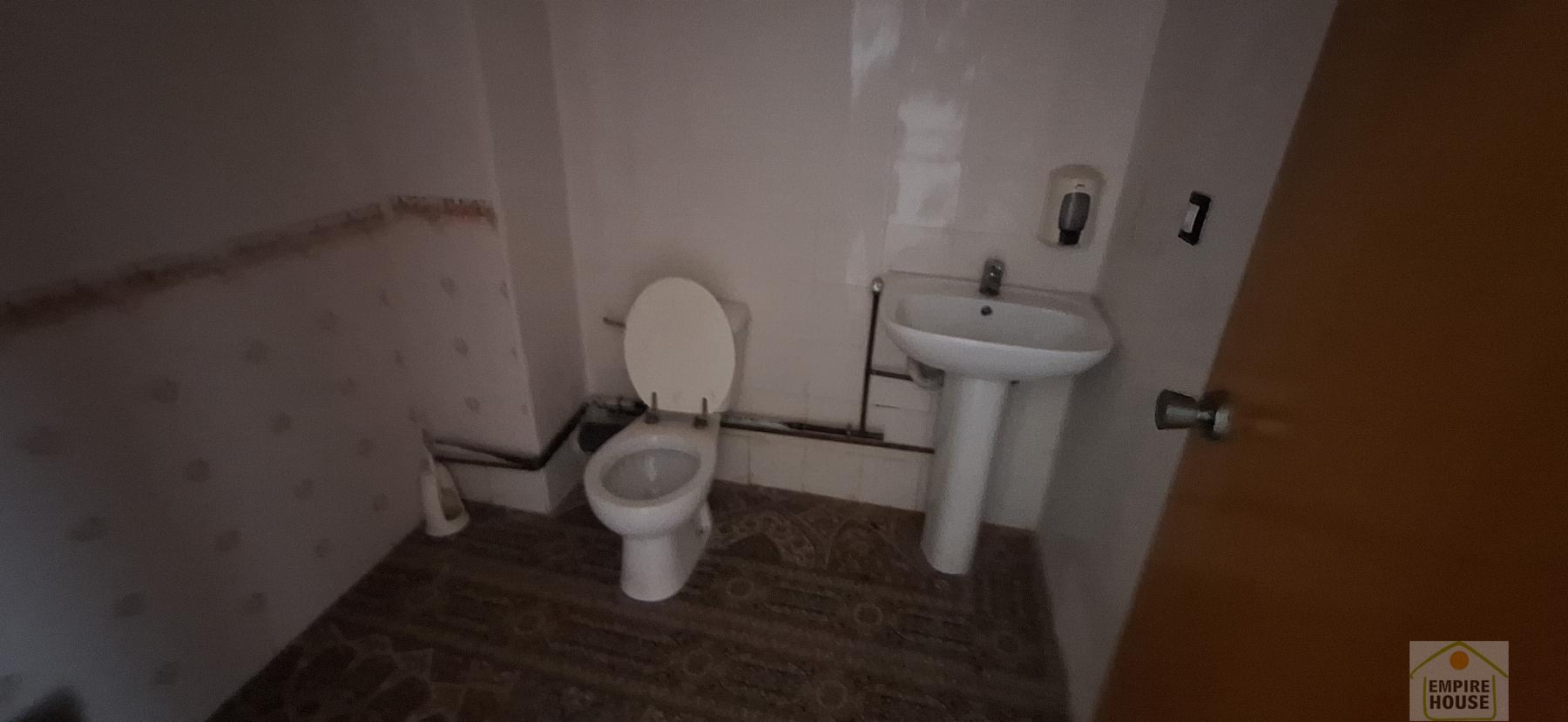 For sale of commercial in Massanassa