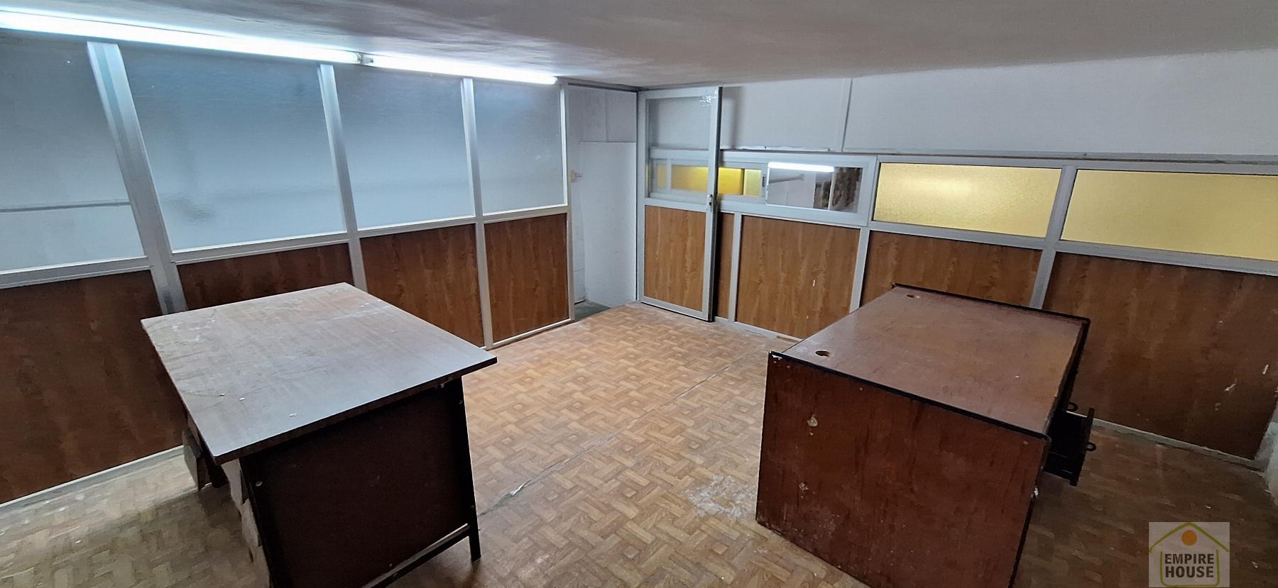 For sale of commercial in Massanassa