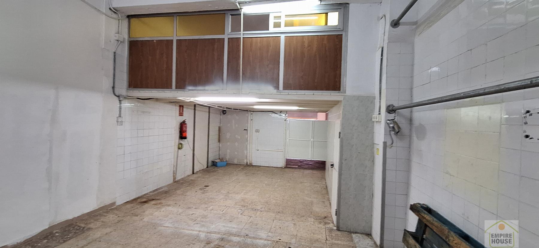 For sale of commercial in Massanassa