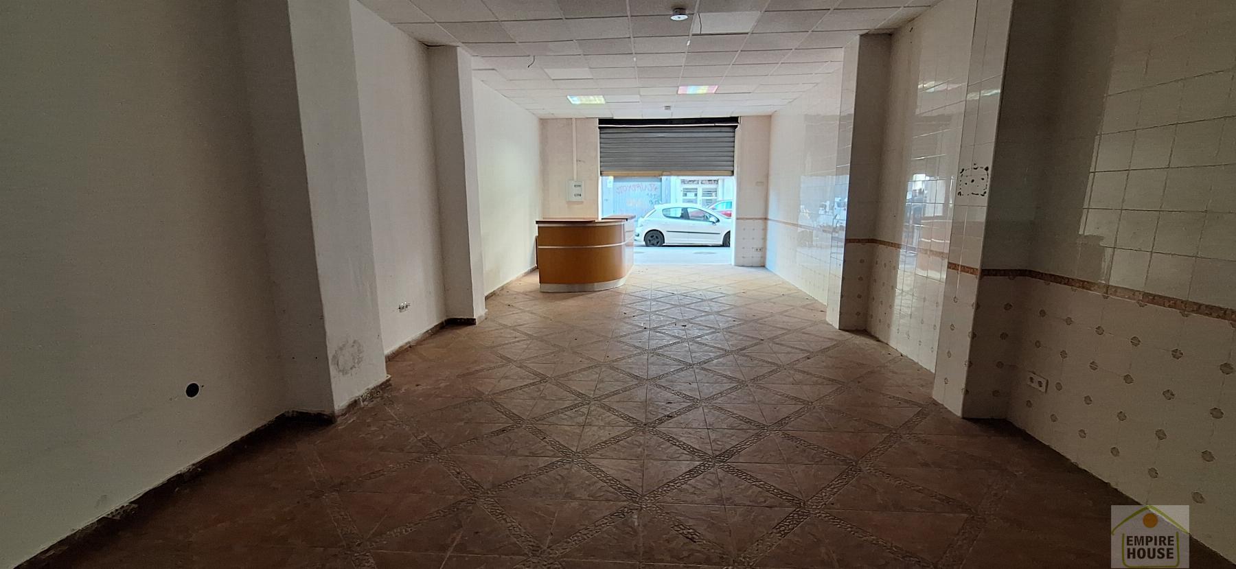 For sale of commercial in Massanassa