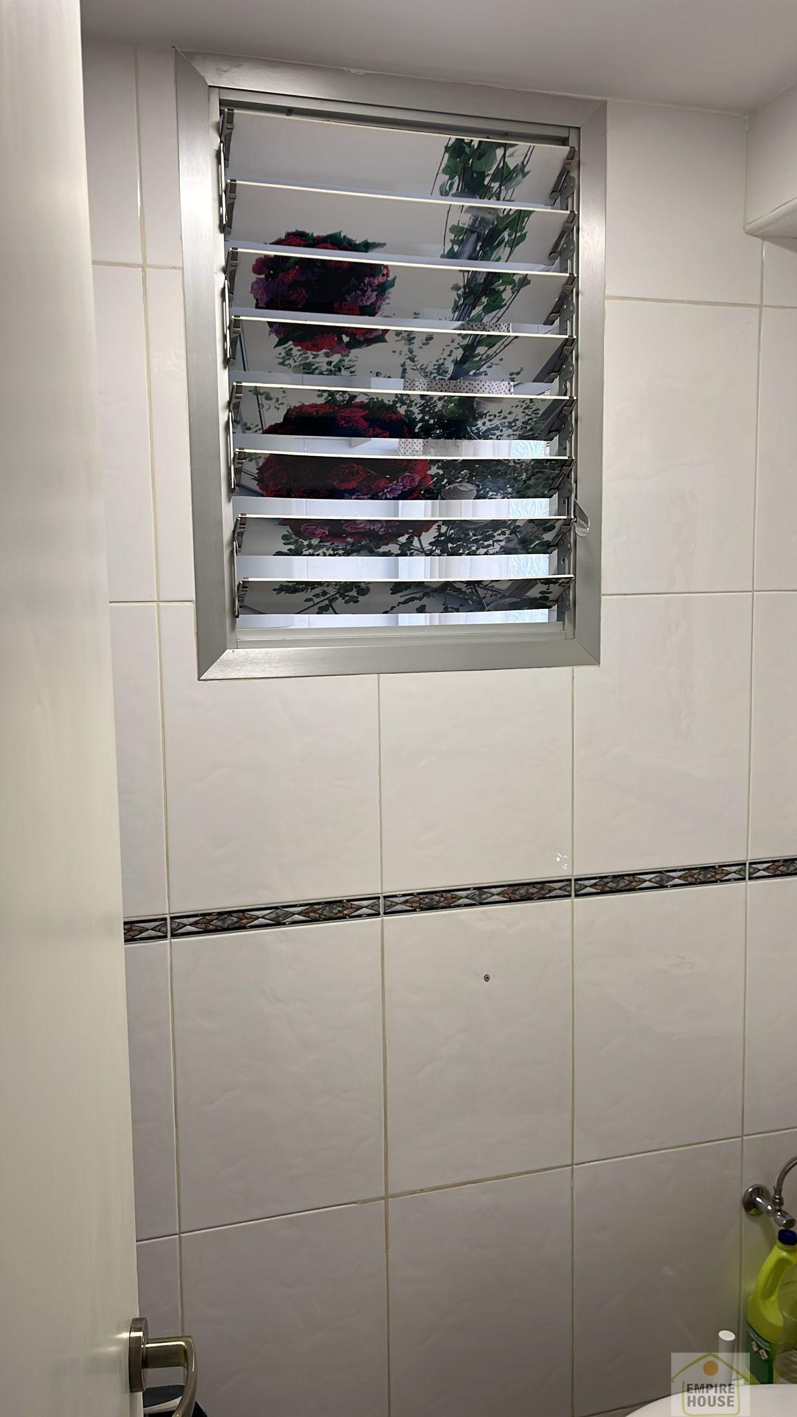 For sale of flat in Torrent