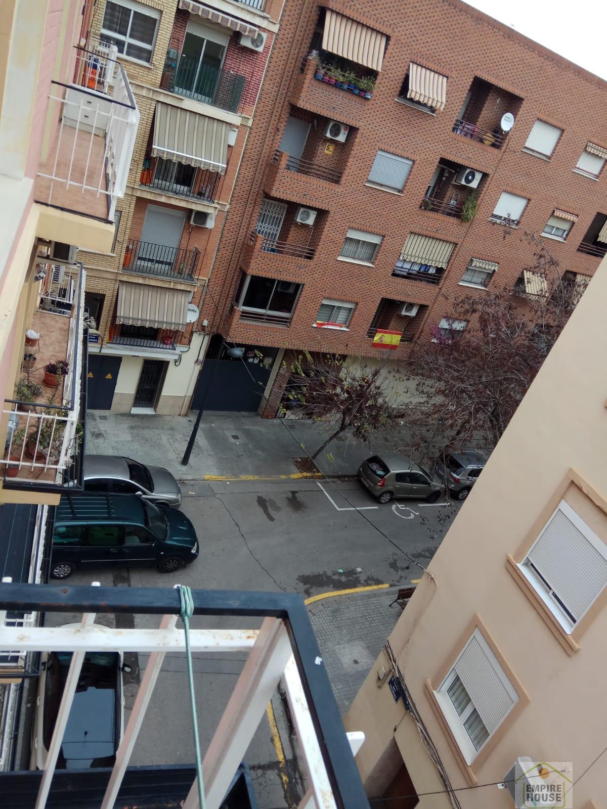 For sale of flat in Valencia