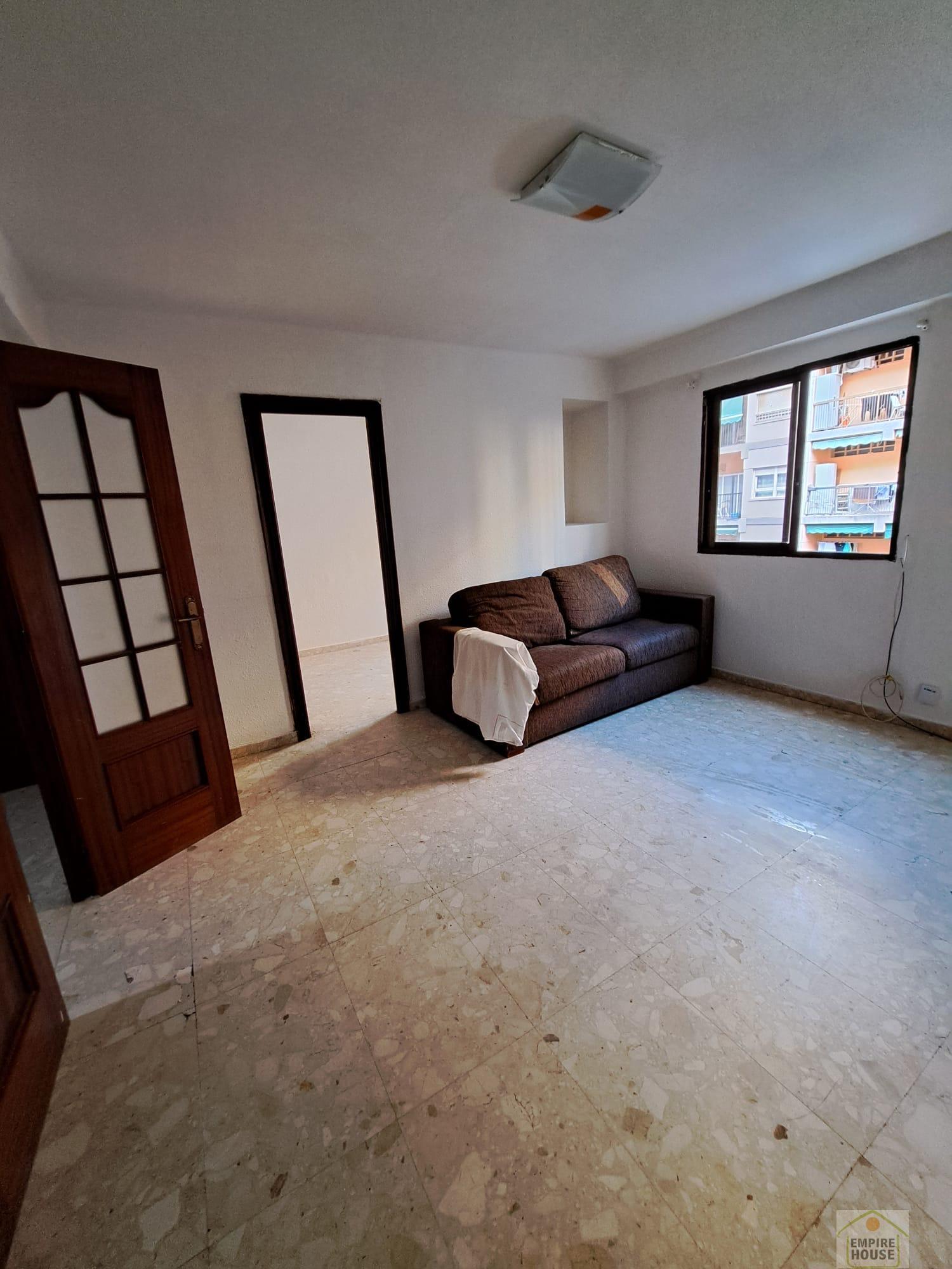 For sale of flat in Valencia