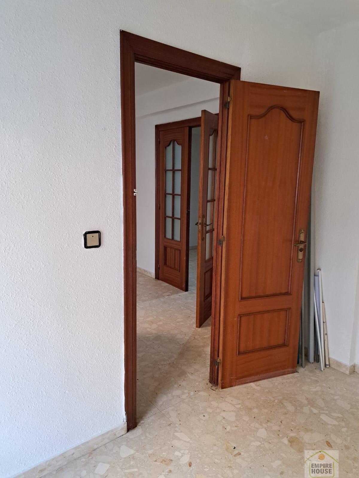 For sale of flat in Valencia