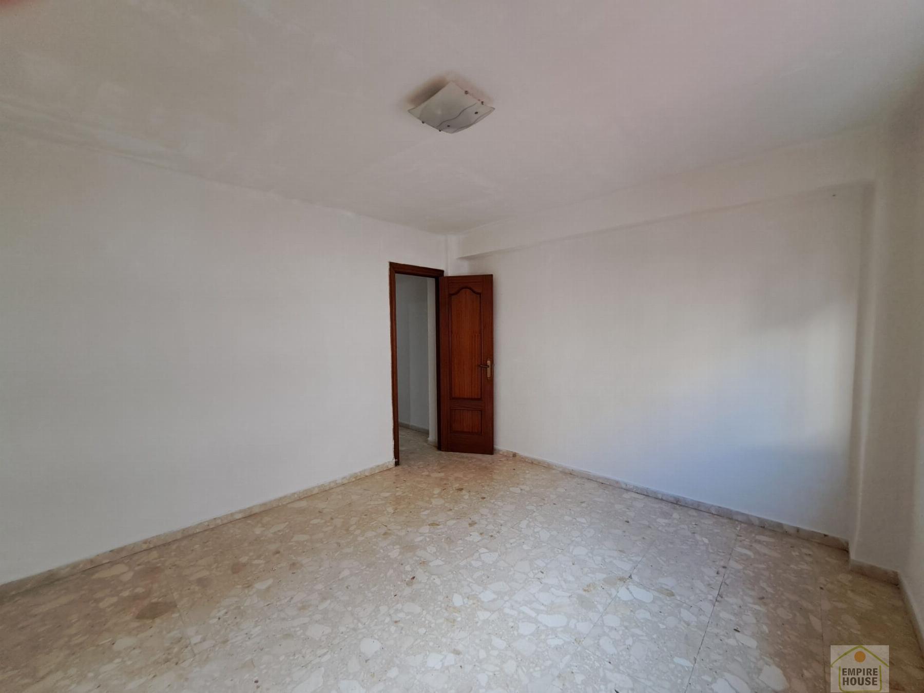 For sale of flat in Valencia