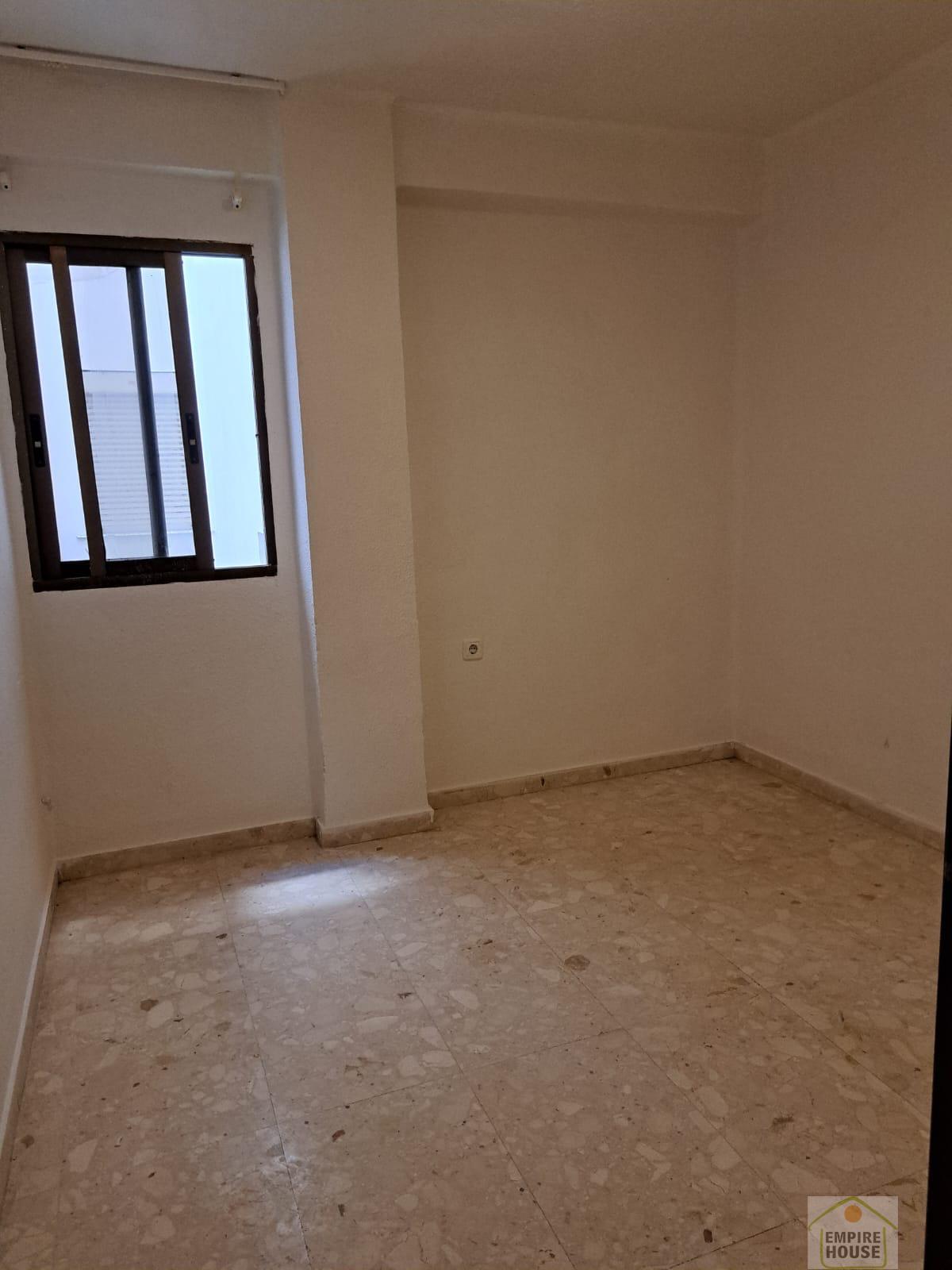 For sale of flat in Valencia