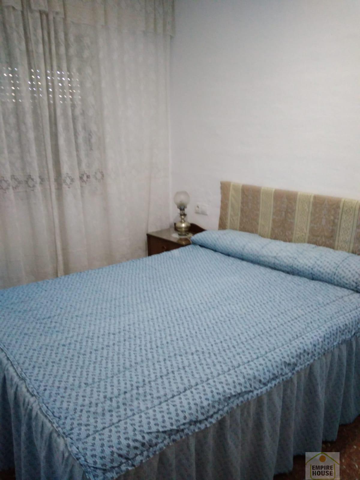 For rent of chalet in La Pobla de Vallbona