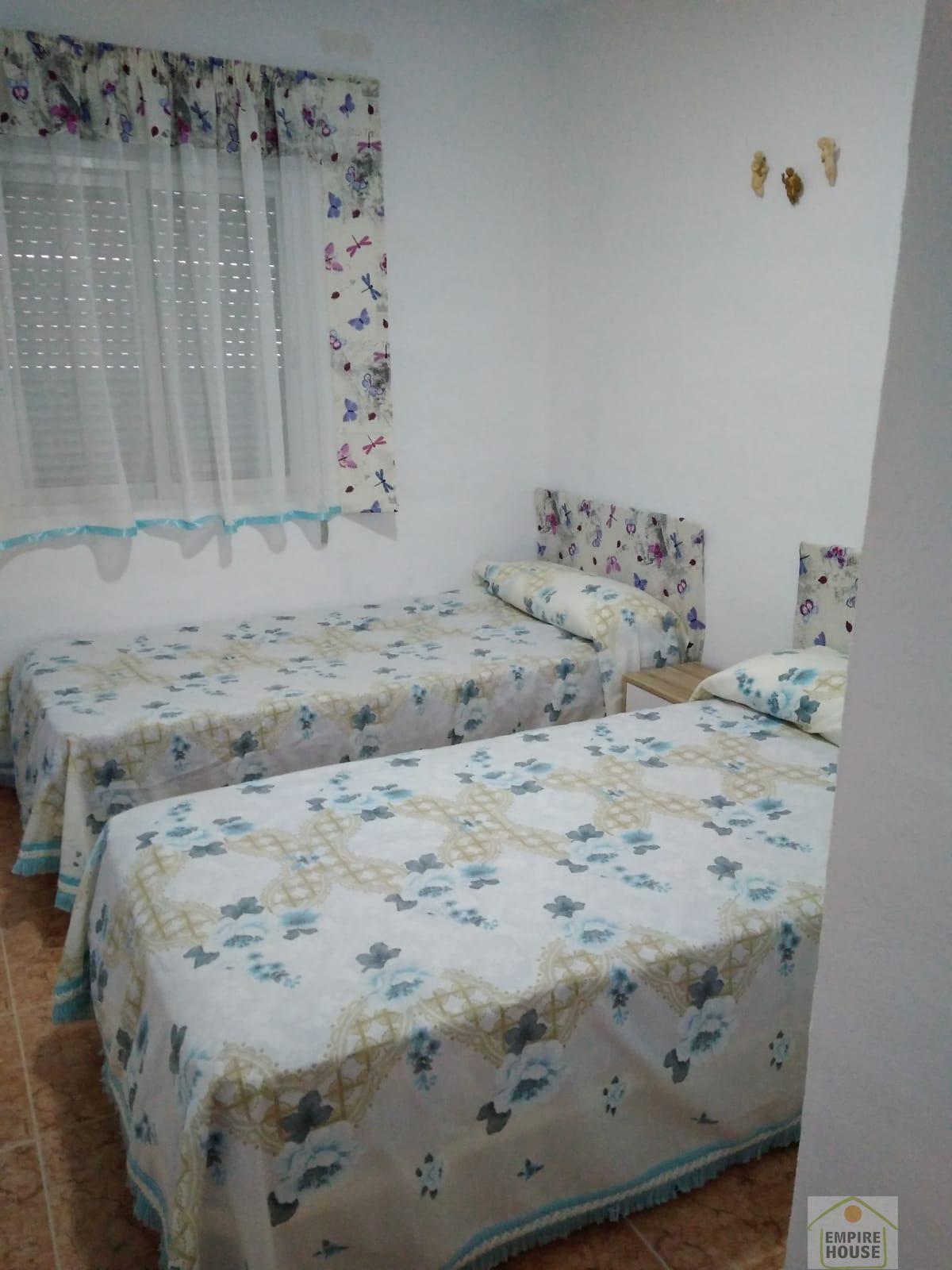 For rent of chalet in La Pobla de Vallbona