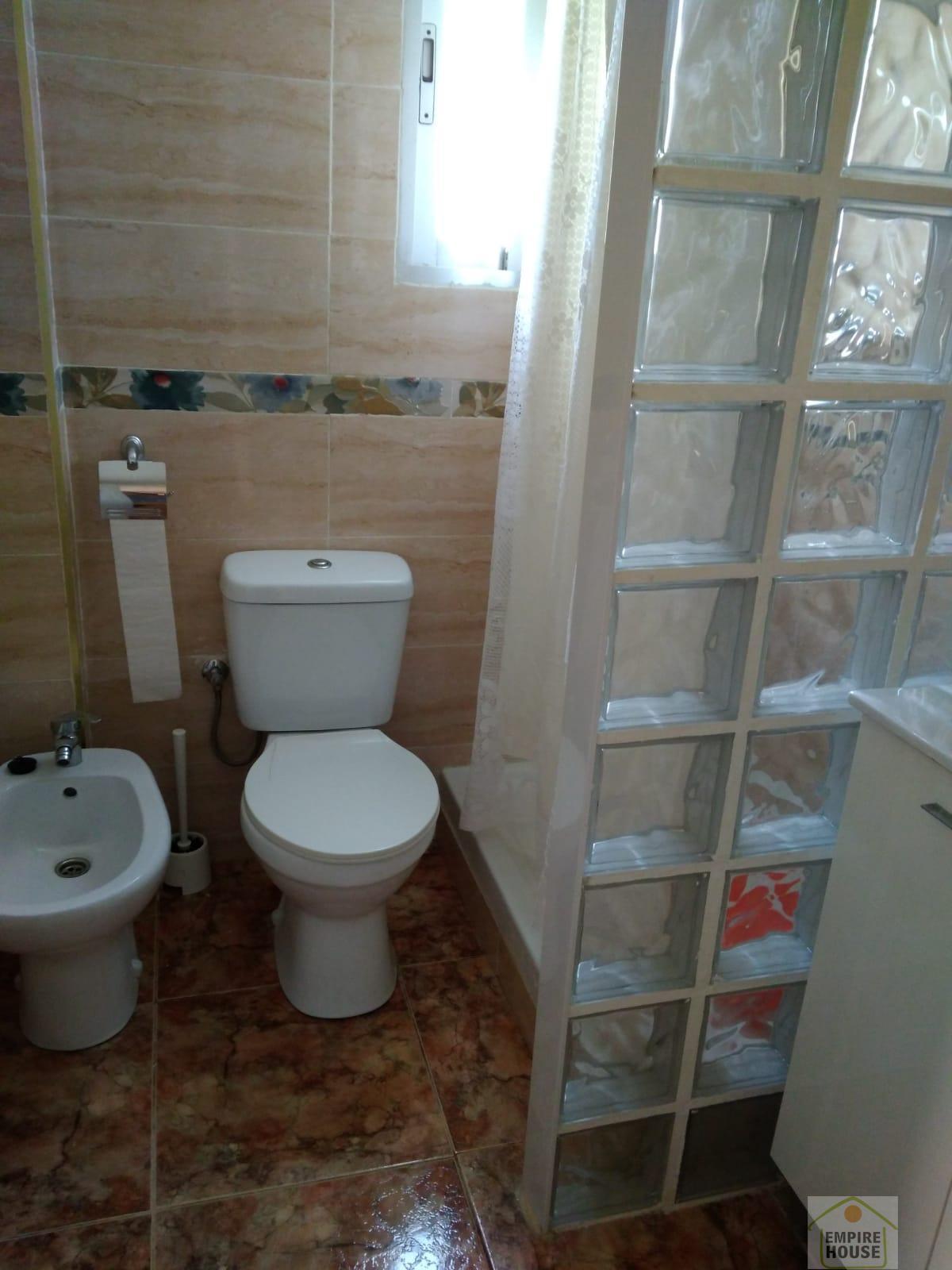 For rent of chalet in La Pobla de Vallbona