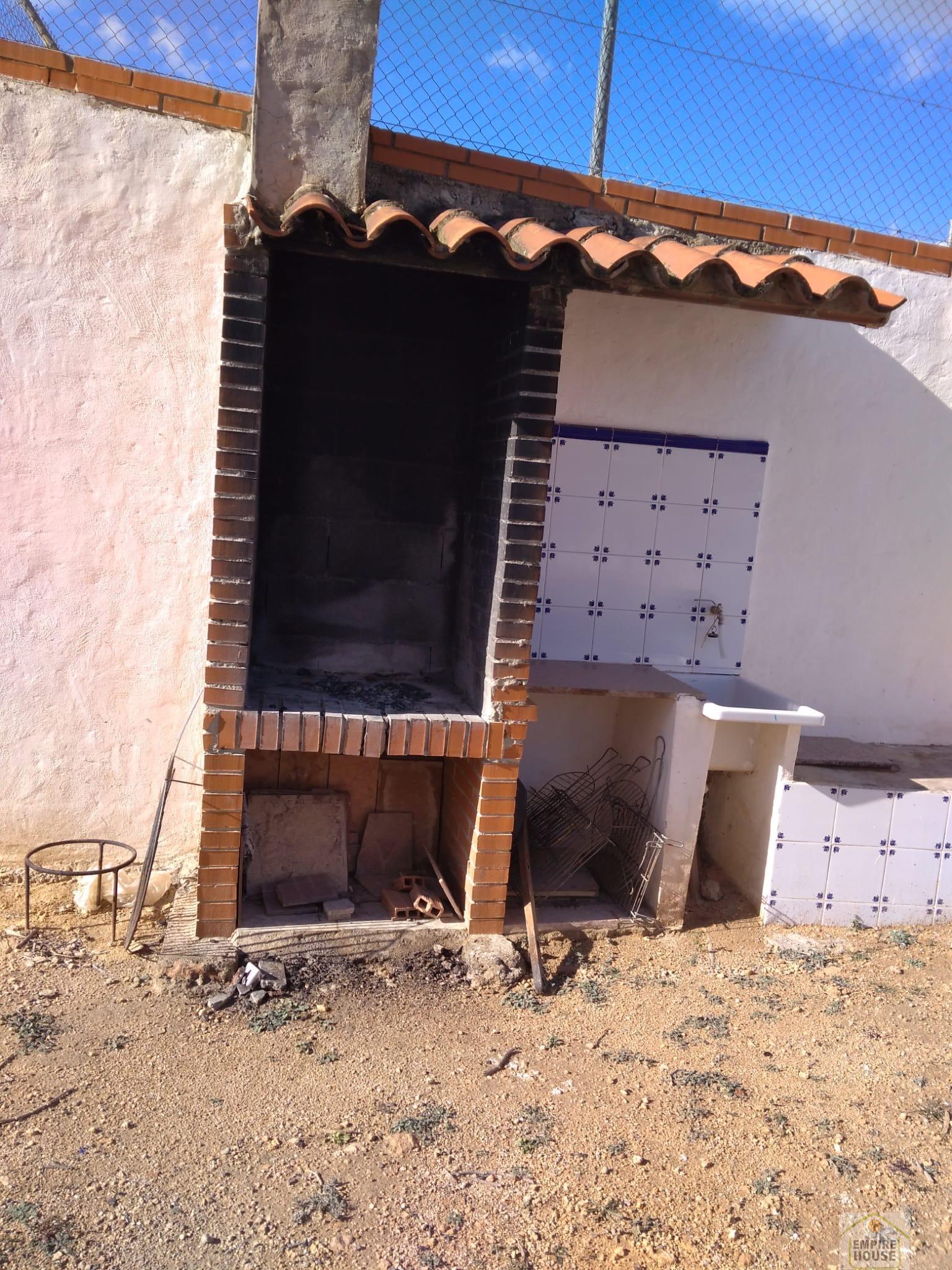 For rent of chalet in La Pobla de Vallbona