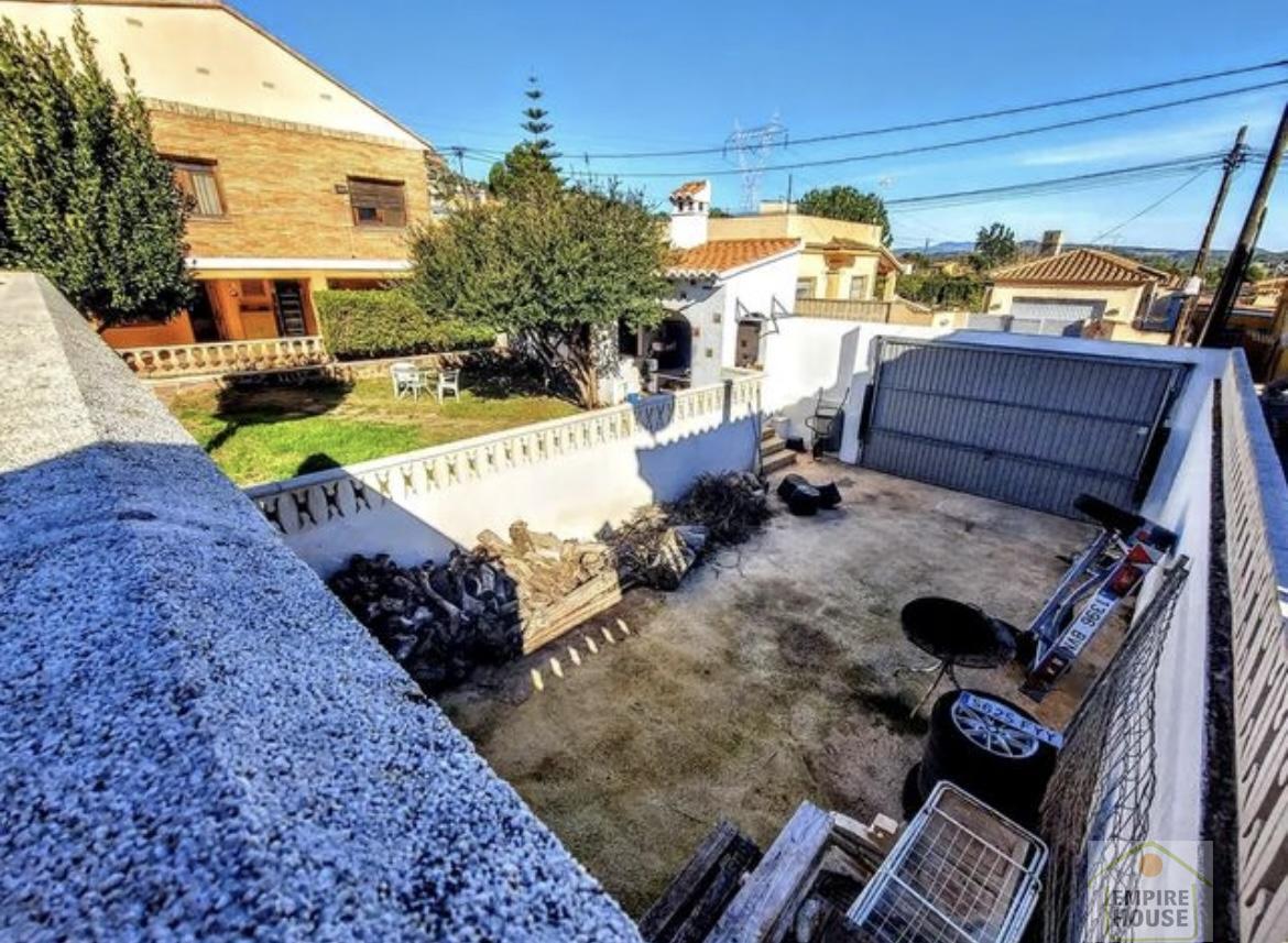 For sale of house in Gilet