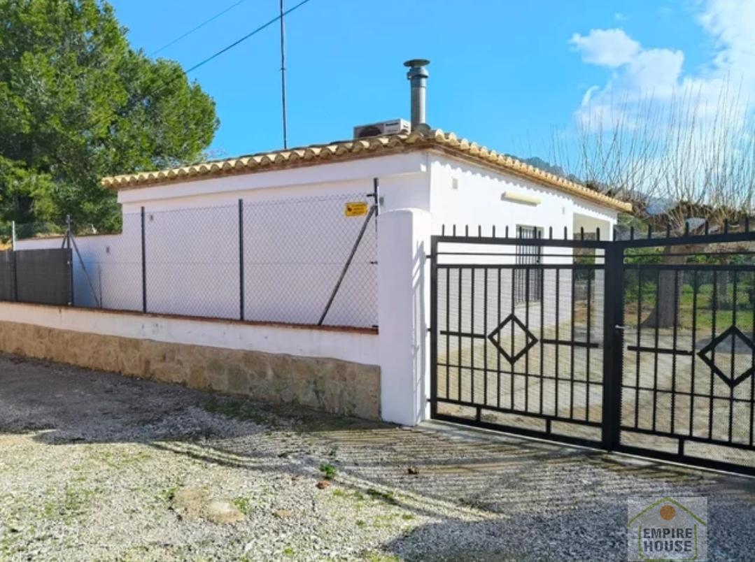 For sale of chalet in Alzira