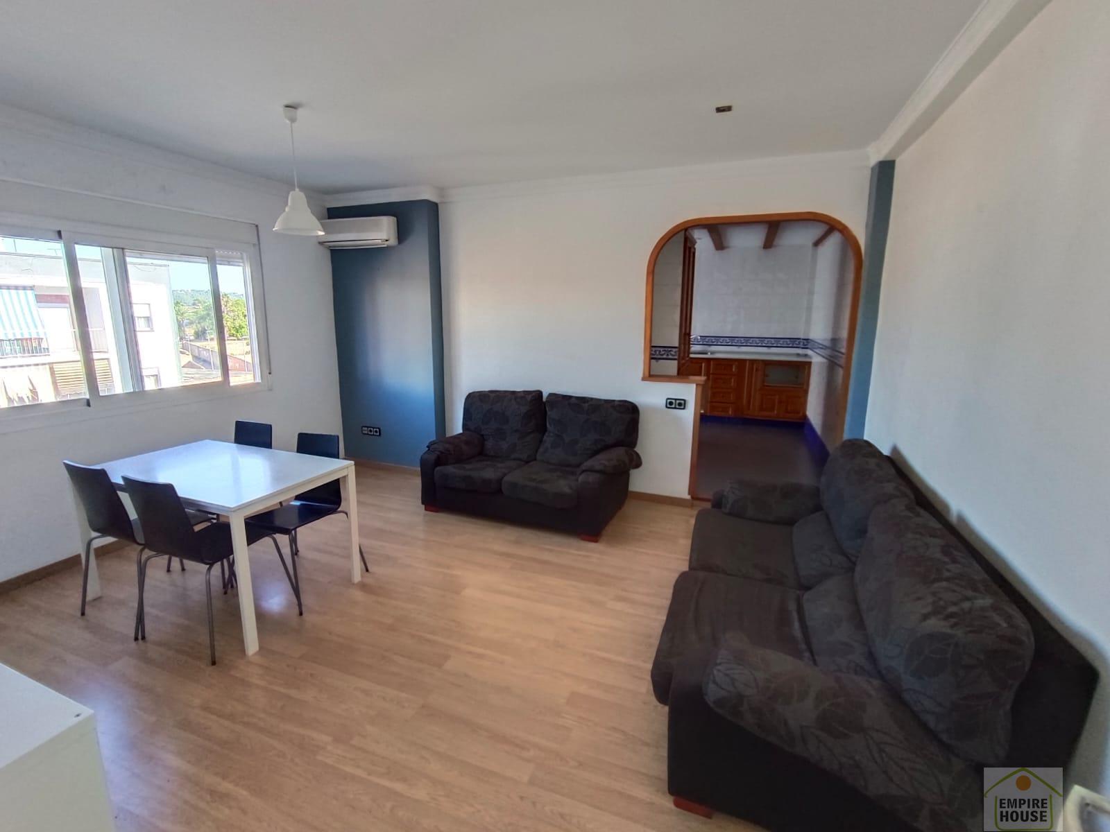 For sale of flat in Carcaixent