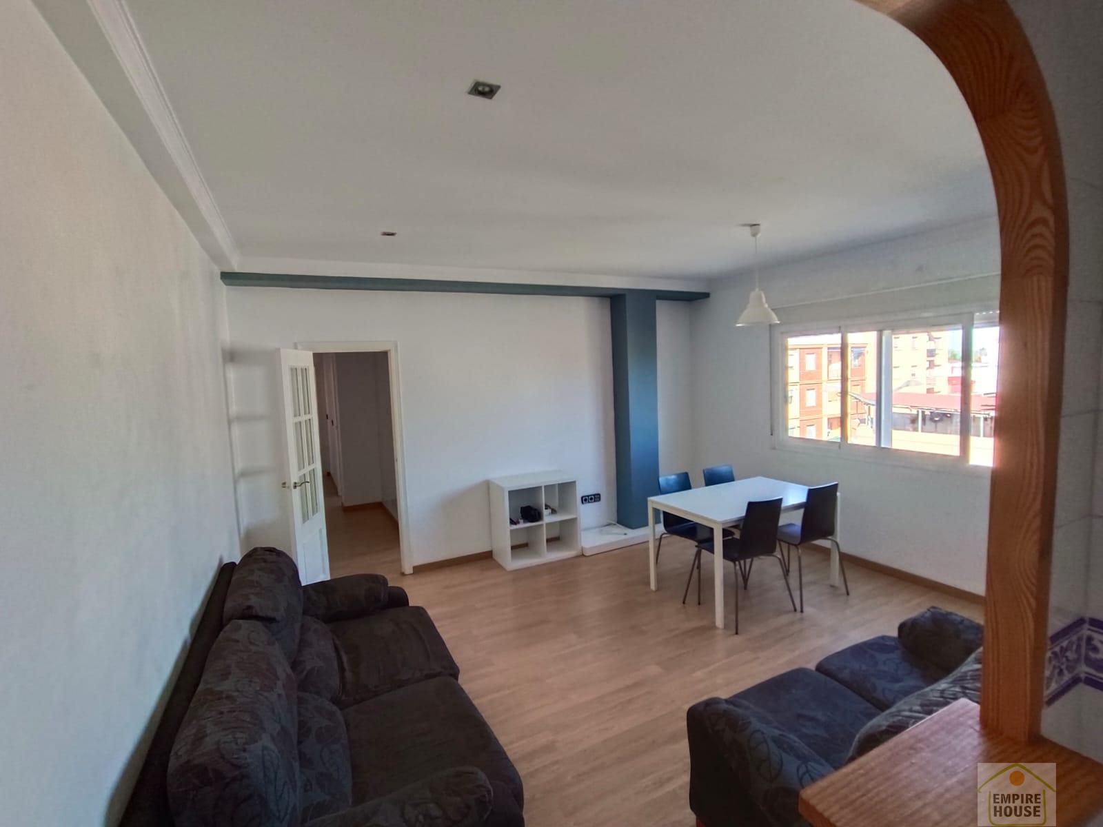 For sale of flat in Carcaixent