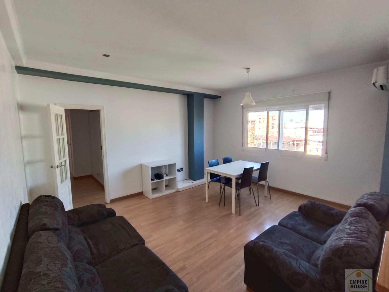 For sale of flat in Carcaixent