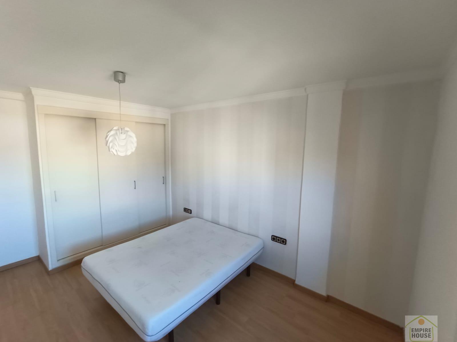 For sale of flat in Carcaixent