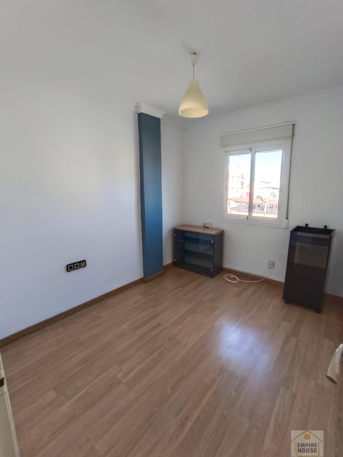 For sale of flat in Carcaixent