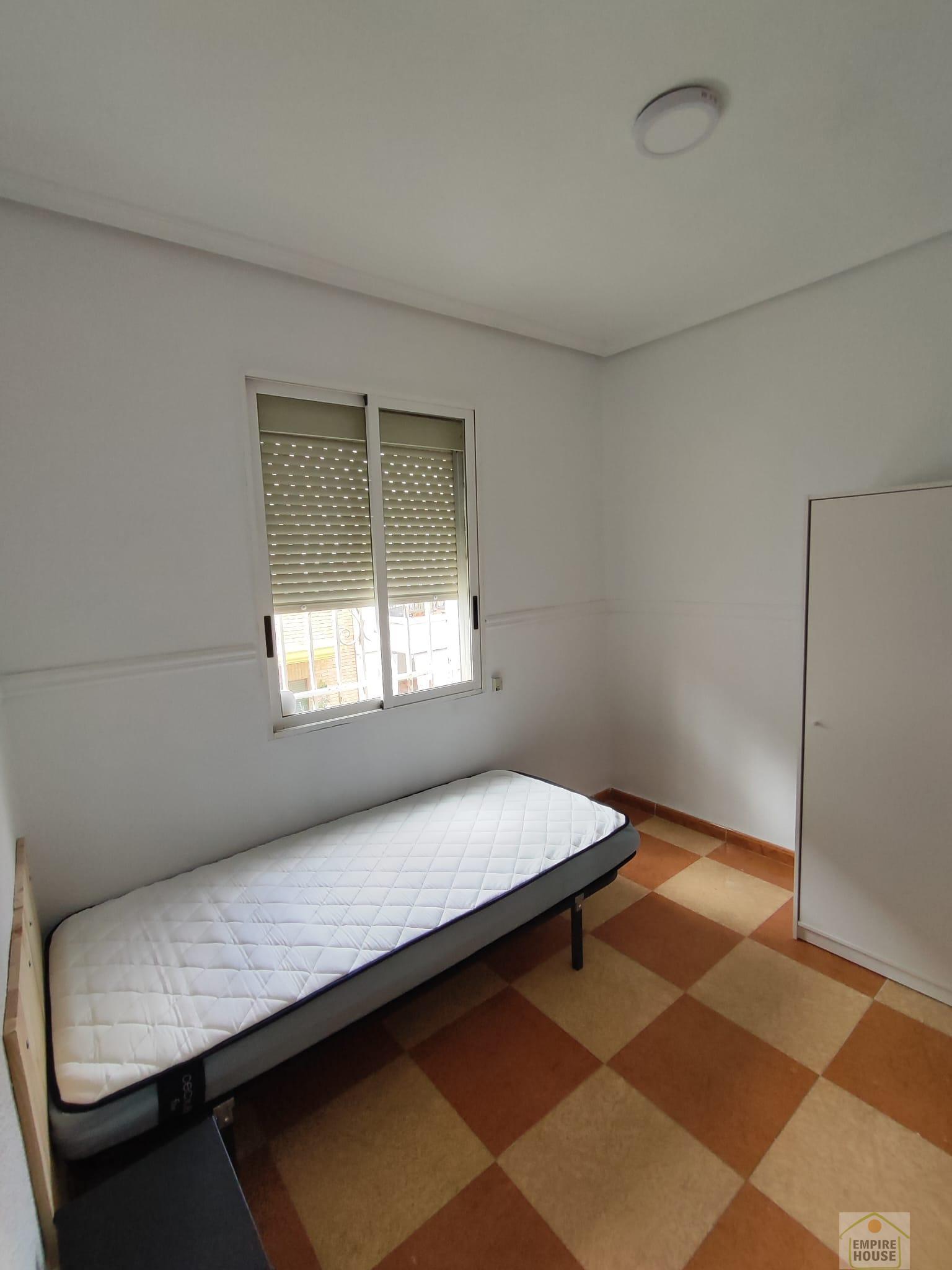 For rent of flat in Torrent
