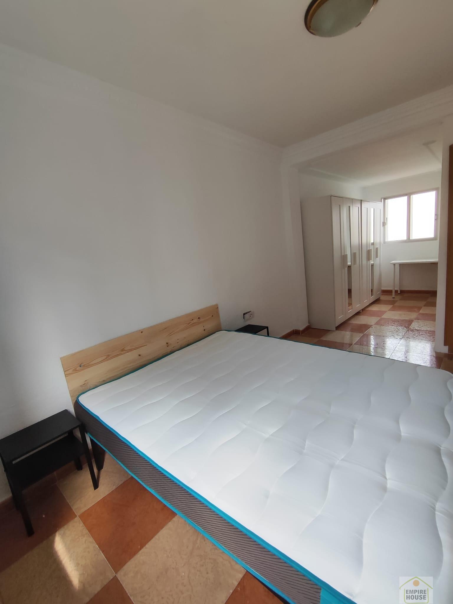 For rent of flat in Torrent