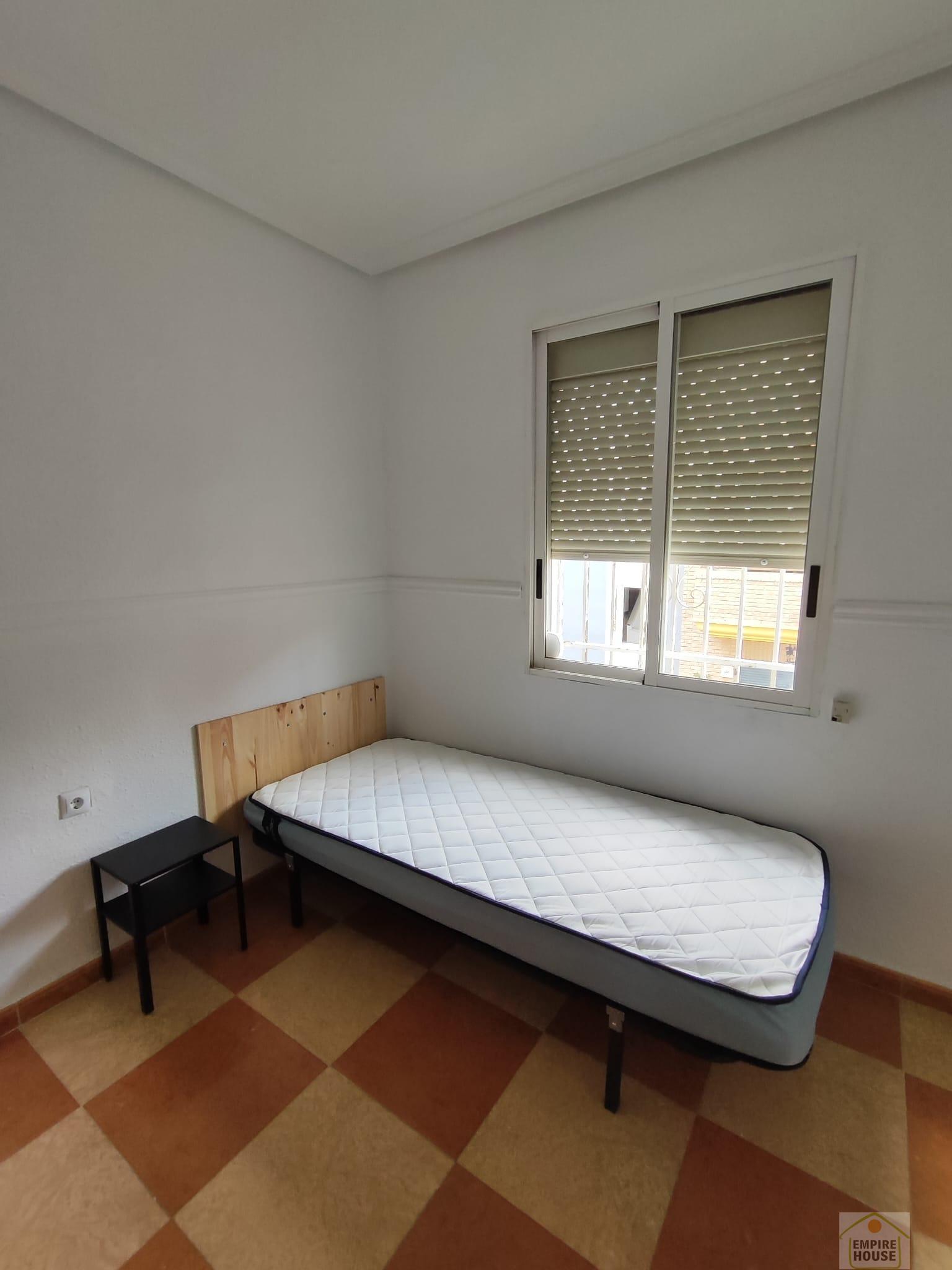 For rent of flat in Torrent