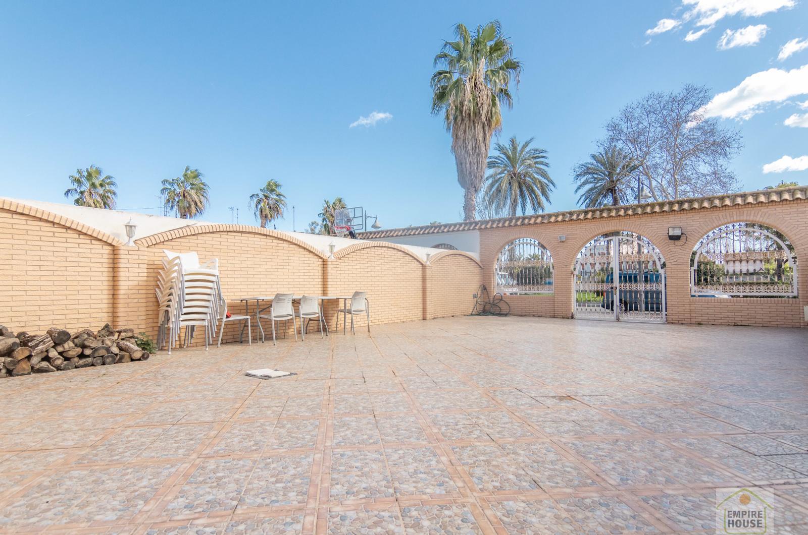For sale of chalet in Valencia