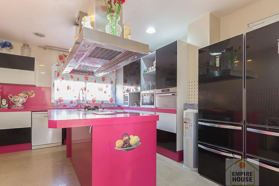 For sale of chalet in Valencia