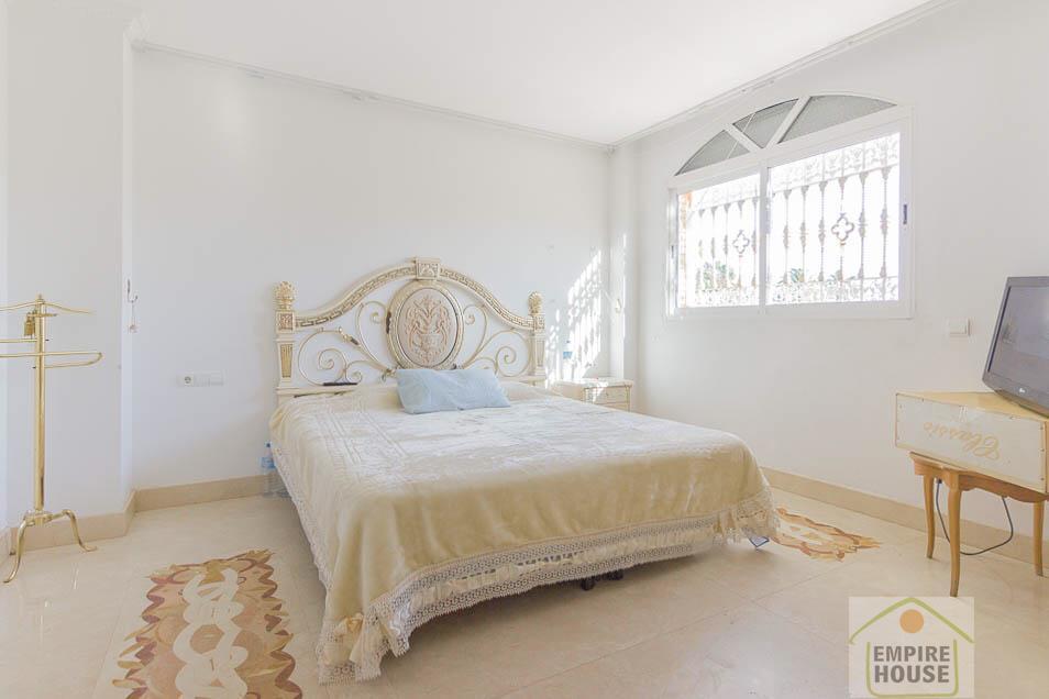 For sale of chalet in Valencia