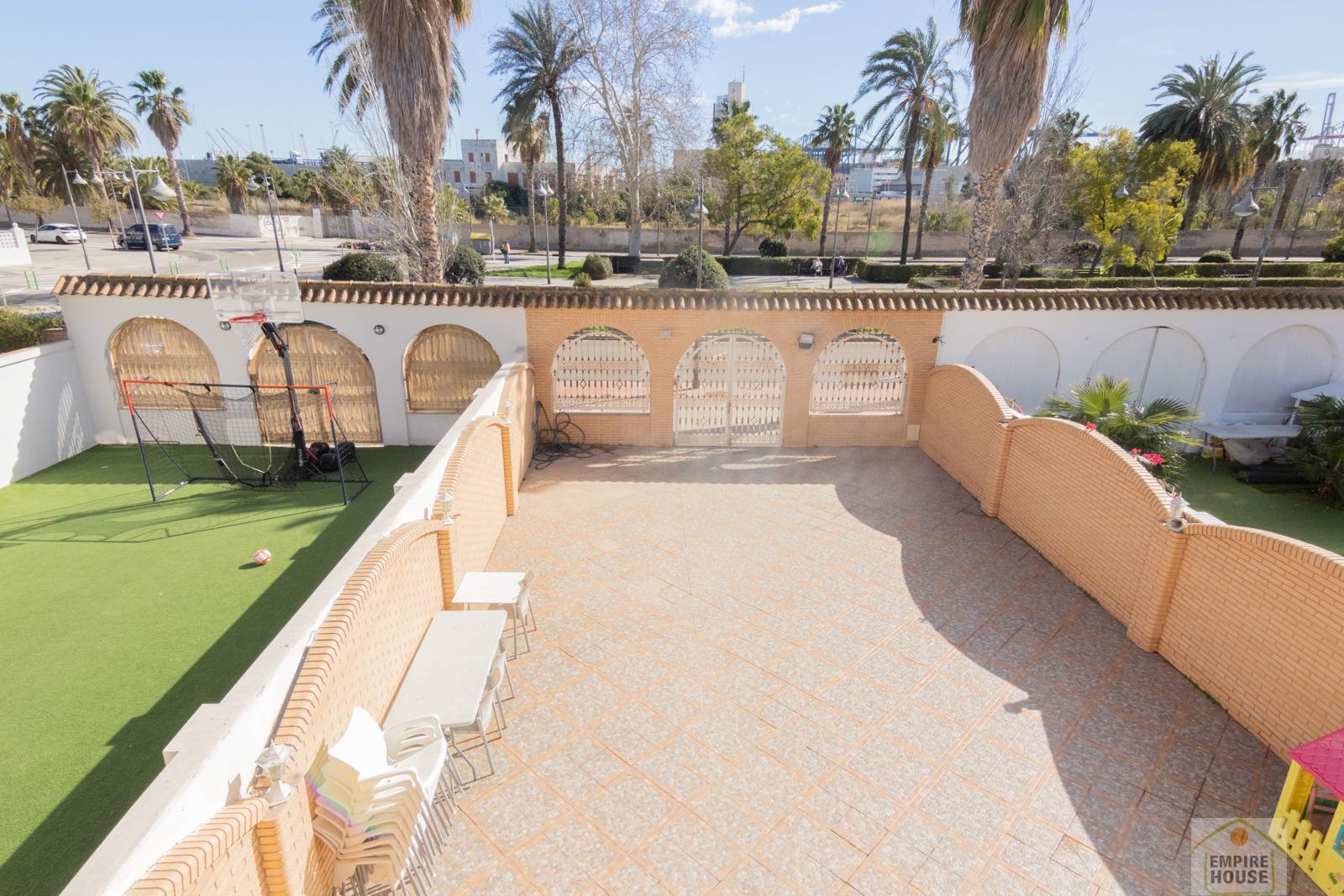 For sale of chalet in Valencia