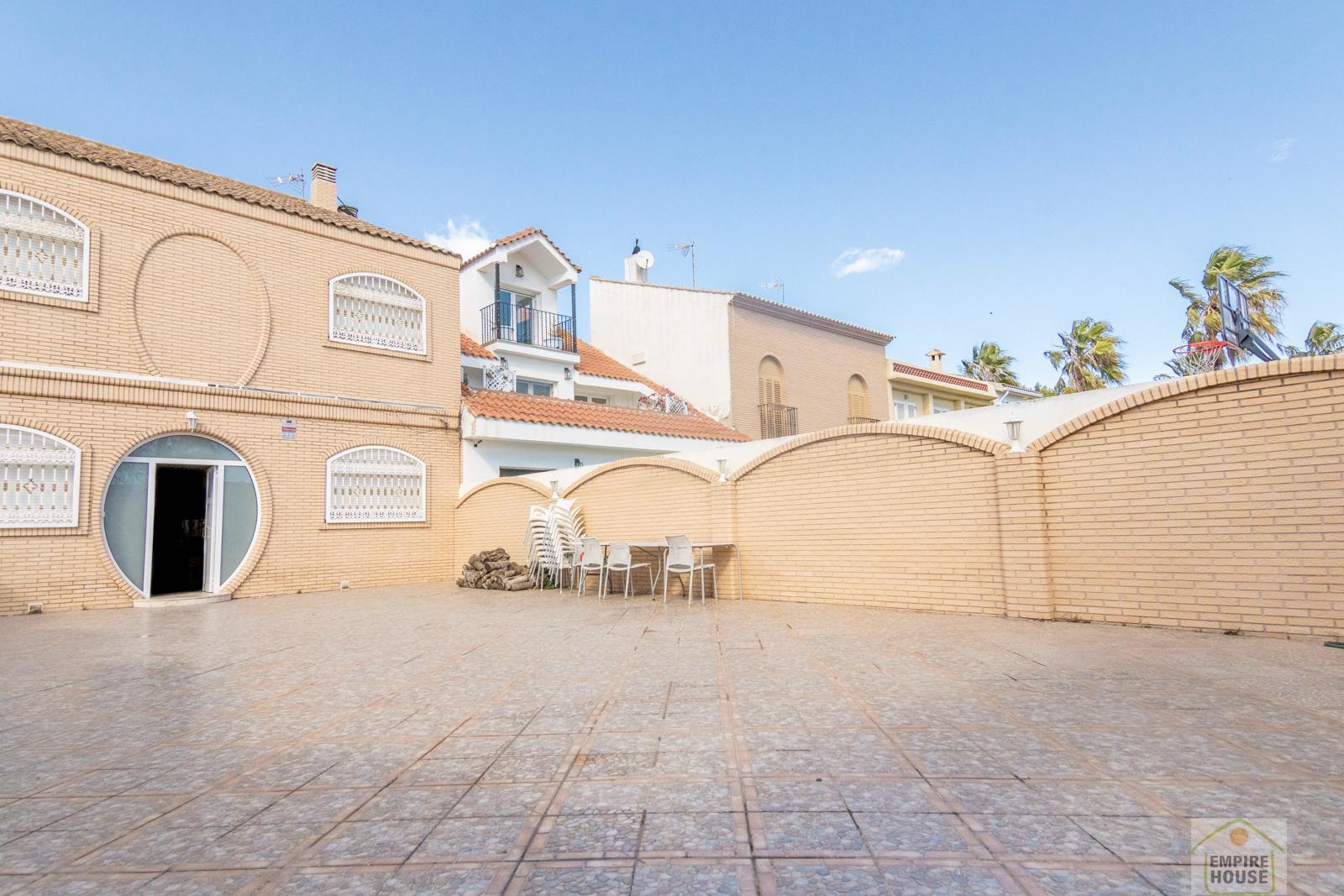For sale of chalet in Valencia