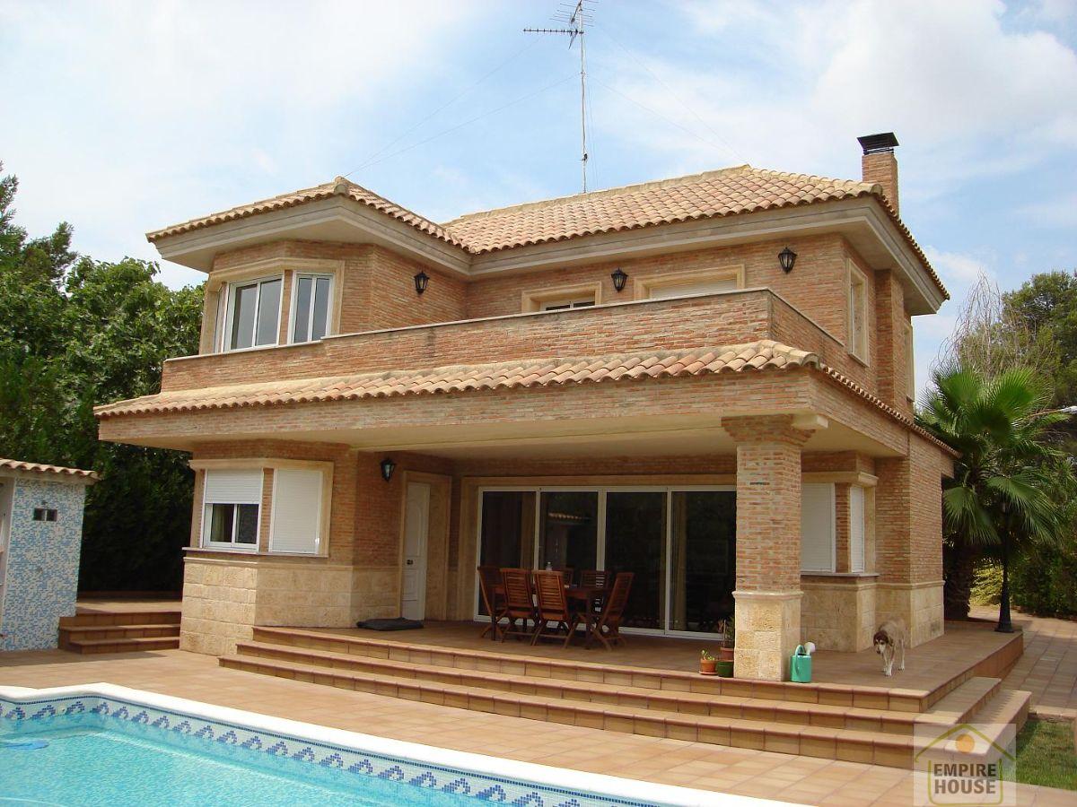 For sale of chalet in Monserrat