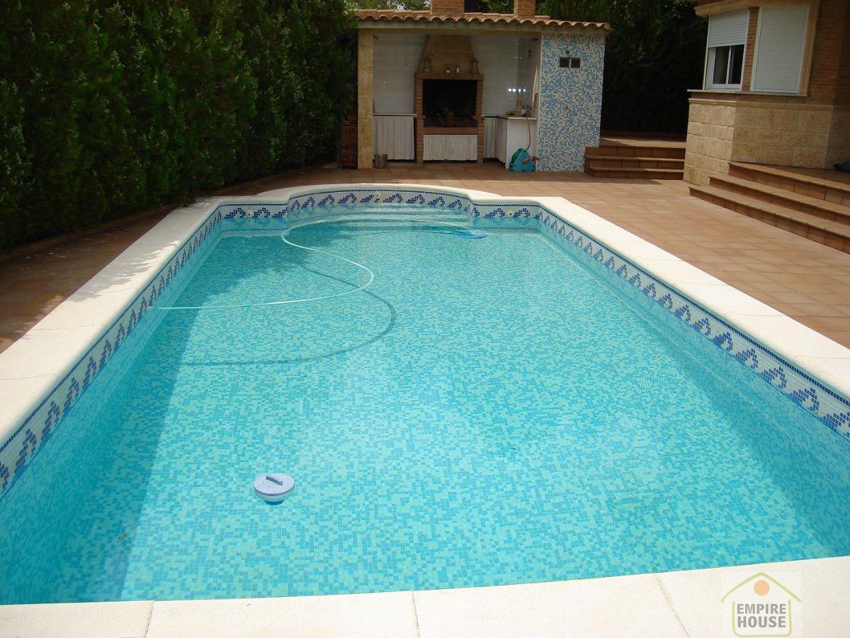 For sale of chalet in Monserrat