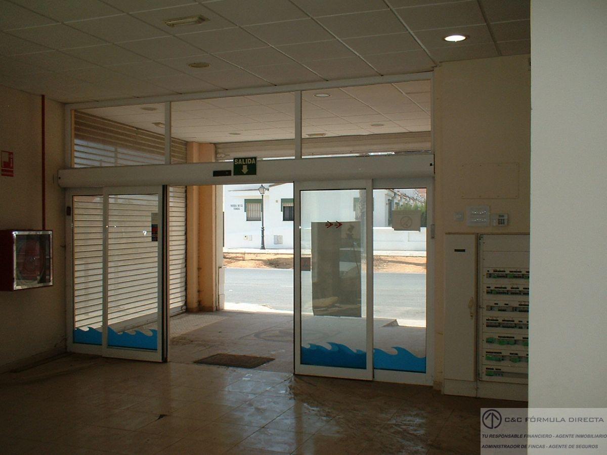 For rent of commercial in Lepe