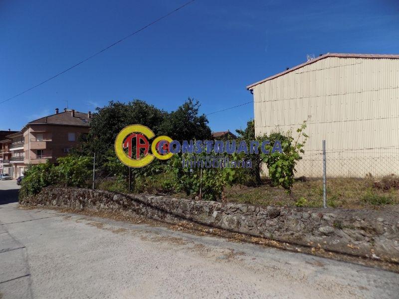 For sale of land in Candeleda