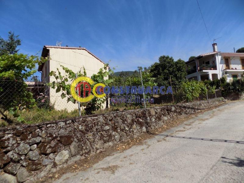 For sale of land in Candeleda