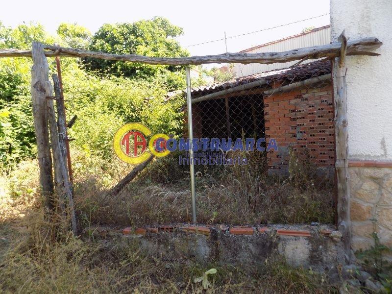 For sale of land in Candeleda