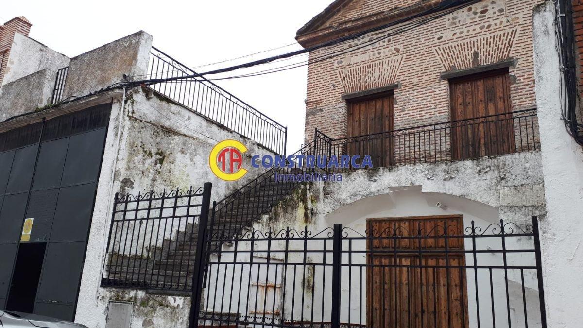 For sale of house in Cazalegas