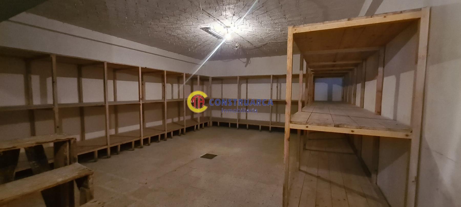 Продажа от

 Коммерческие помещения на Talavera de la Reina