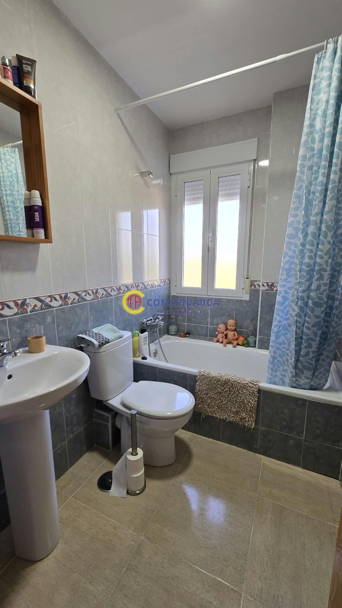 Venta de chalet en Montesclaros