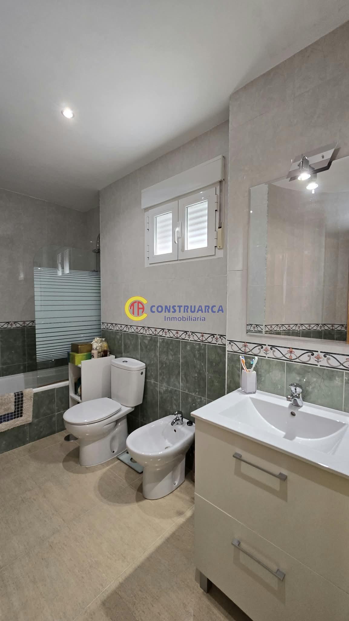 Venta de chalet en Montesclaros